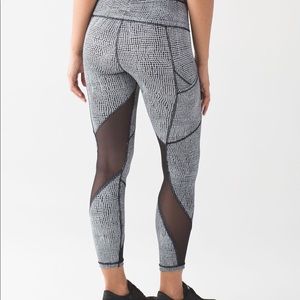Outrun lululemon pants. Great shape.